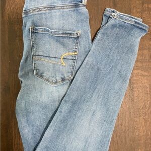 American Eagle “Next Level Stretch” Light Wash Size 4 Skinny Jeans